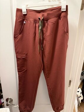 FIGS scrubs women’s Zamora jogger